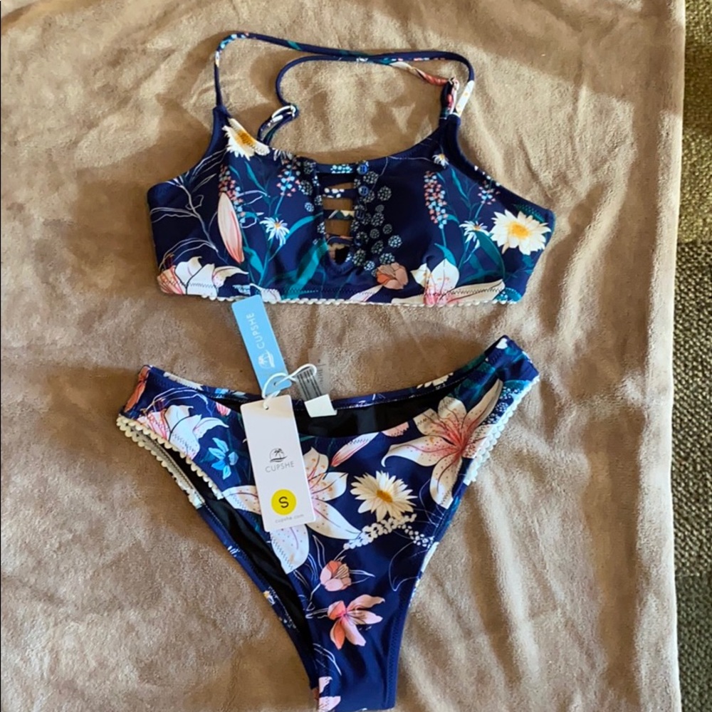 Cup She Small Navy Floral Bikini